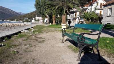 Nove klupe u Donjoj Lastvi