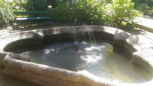 Popravljena fontana u parku 