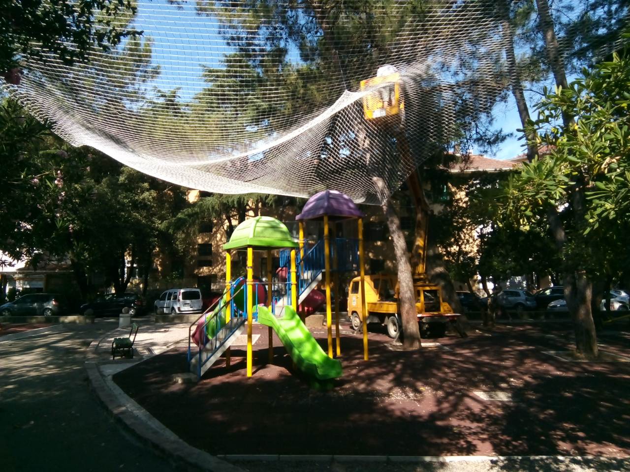 zaštitna mreža iznad dječijeg igrališta