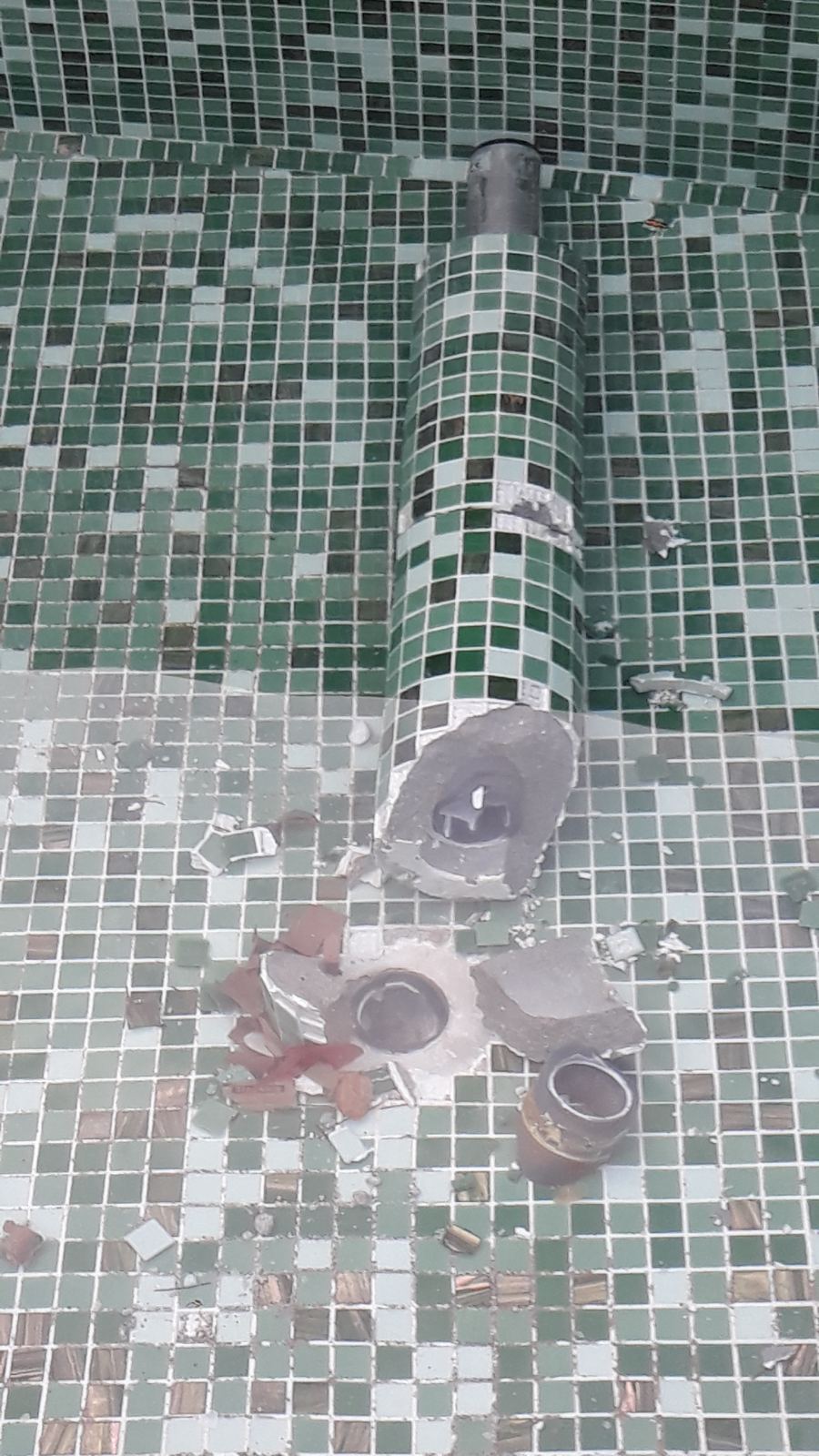 OŠTEĆENA FONTANA NA TRGU MAGNOLIJA